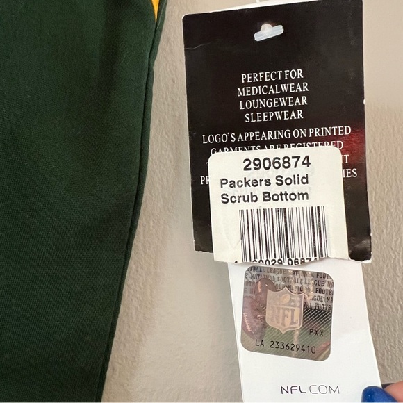 NFL Team Apparel Green Bay Packers Unisex Solid Scrub Set - Picture 6 of 11